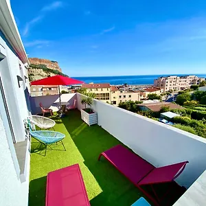 https://sunset-cassis.fr-provencehotel.com